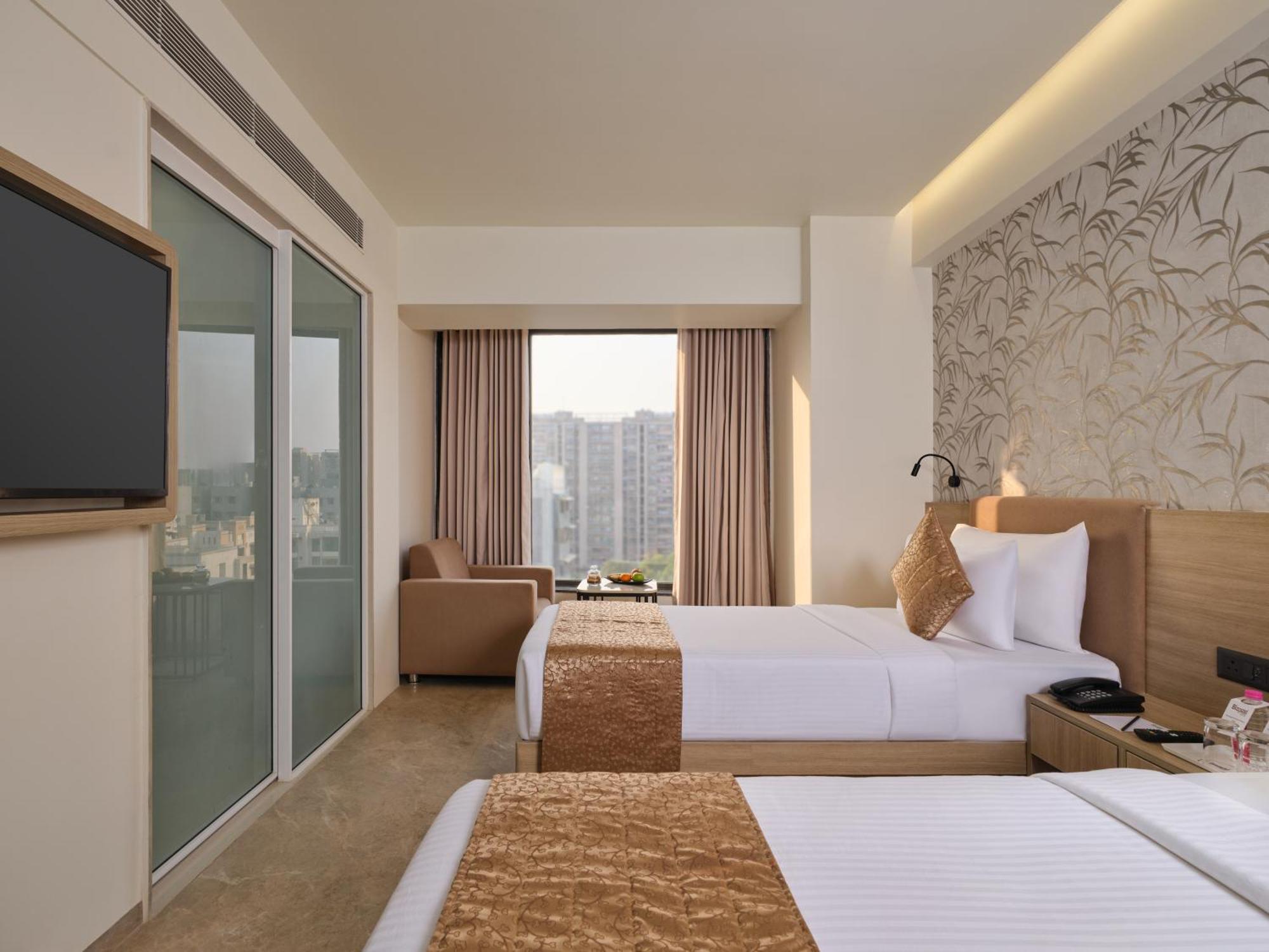 Hotel Biznotel By Pride Motera 4*